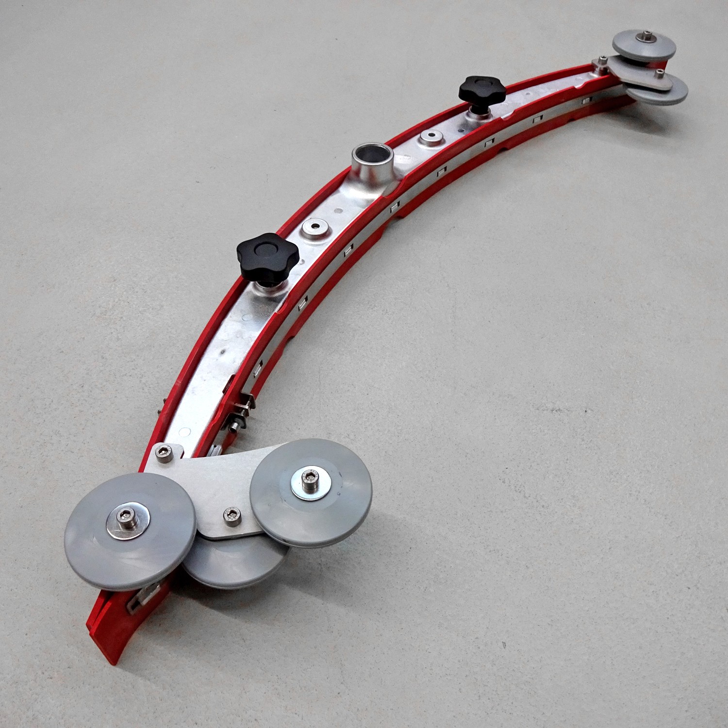 Suction nozzle curved